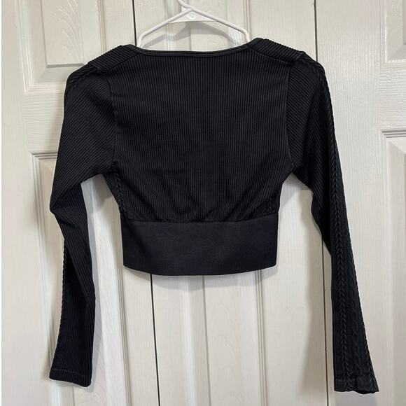 Offline by Aerie NWOT Black Cable Seamless Long Sleeve Cropped Top Small - Picture 5 of 8